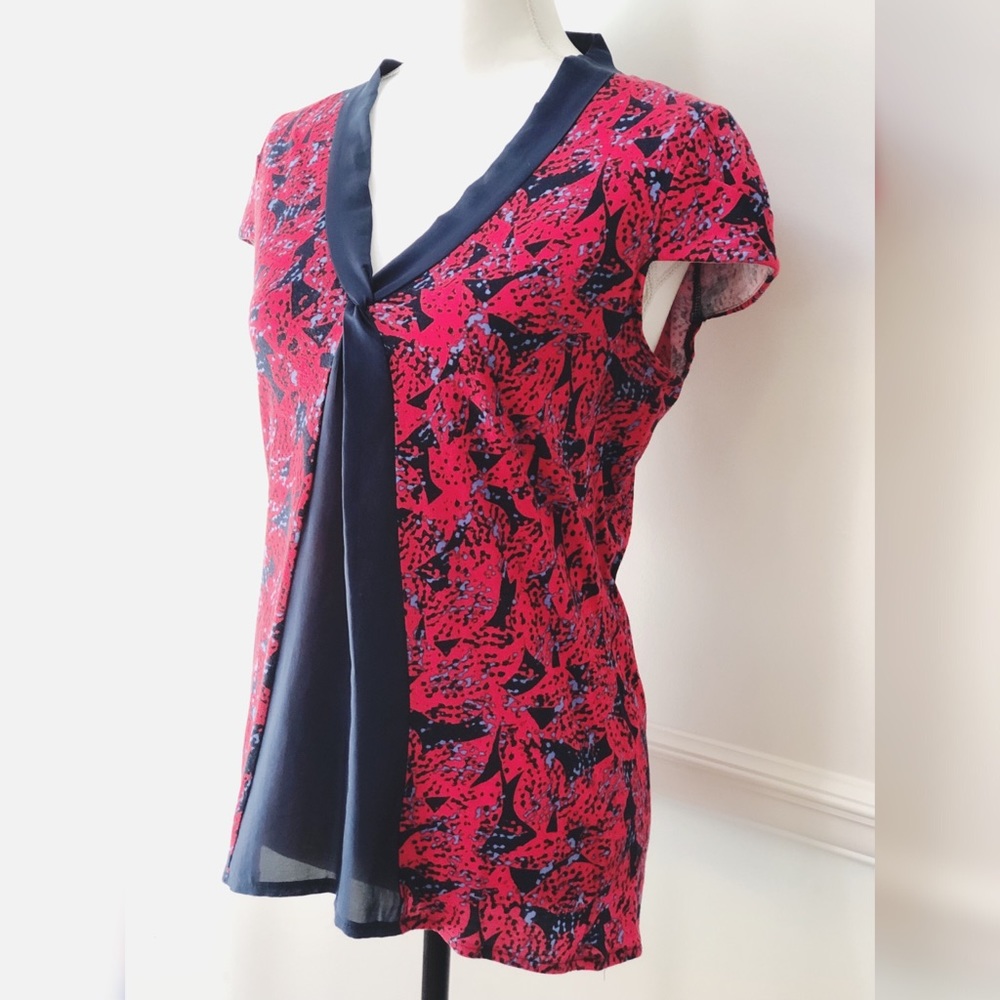 Banana Republic navy & red top with cap sleeves